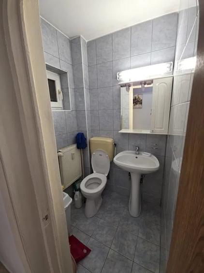 Apartament cu 3 camere semidecomandat, mobilat în Ferdinand