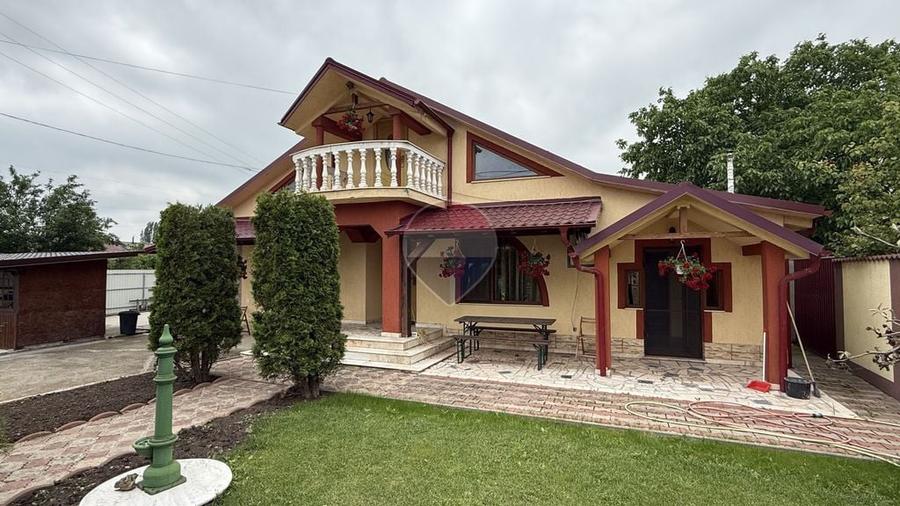 Casă cu 5 camere cu Teren 529 Mp în Găgești