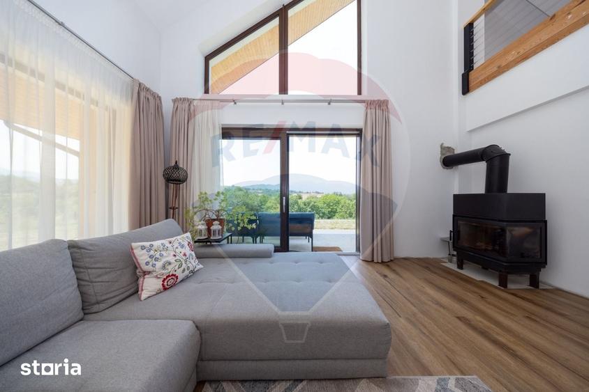 Casă cu 5 camere cu Teren 2481 Mp în Bran