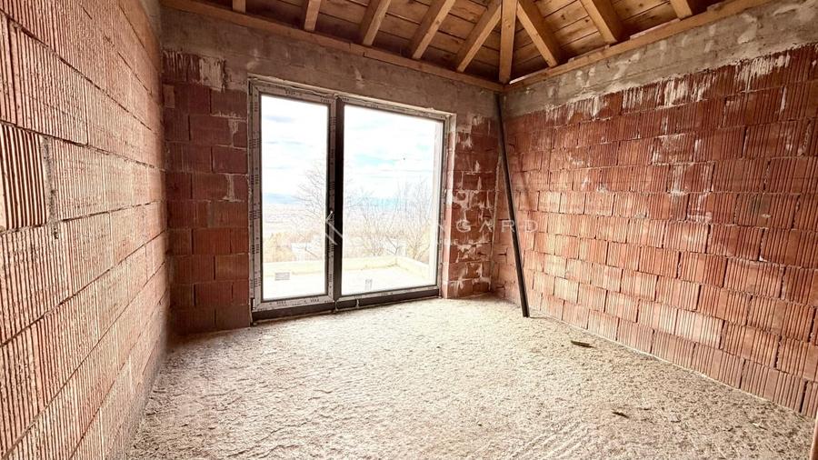 Duplex cu 5 camere cu Canalizare în Feleacu