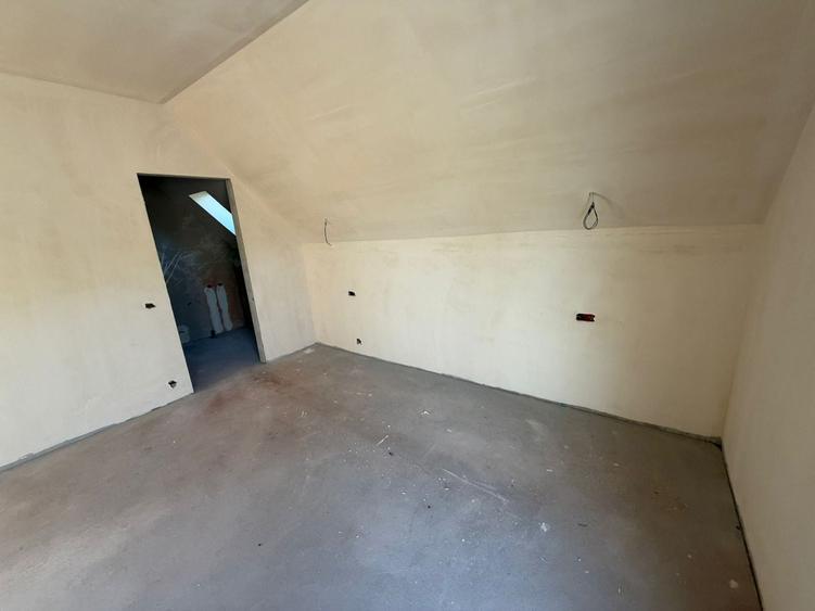 Casă individuală cu 6 camere cu Teren 800 Mp în Feleacu