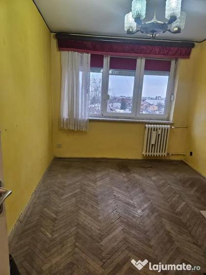 Apartament cu 3 camere decomandat în Valea Rosie