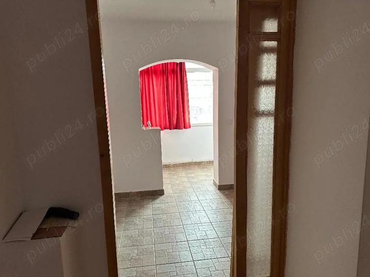 Apartament cu 3 camere decomandat în Nicolina