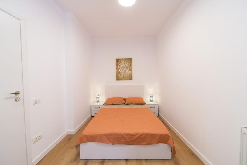 Apartament cu 2 camere decomandat, mobilat în Universitate
