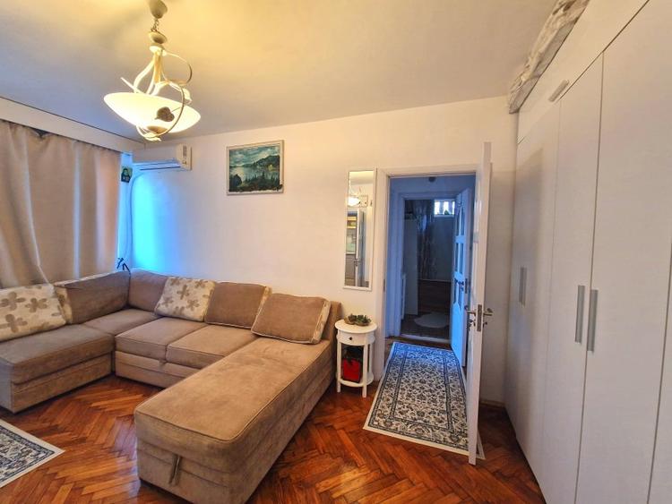 Apartament cu 2 camere semidecomandat, mobilat în Pajura