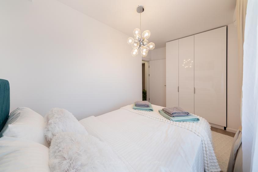 Apartament cu 3 camere semidecomandat, mobilat în Calea Victoriei