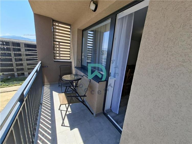 Apartament cu 3 camere decomandat în Tractorul