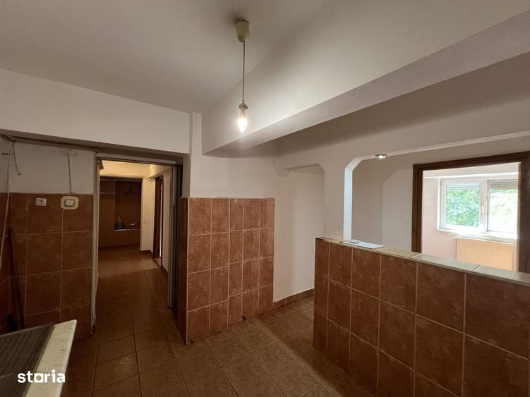 Apartament cu 4 camere în Micro 16