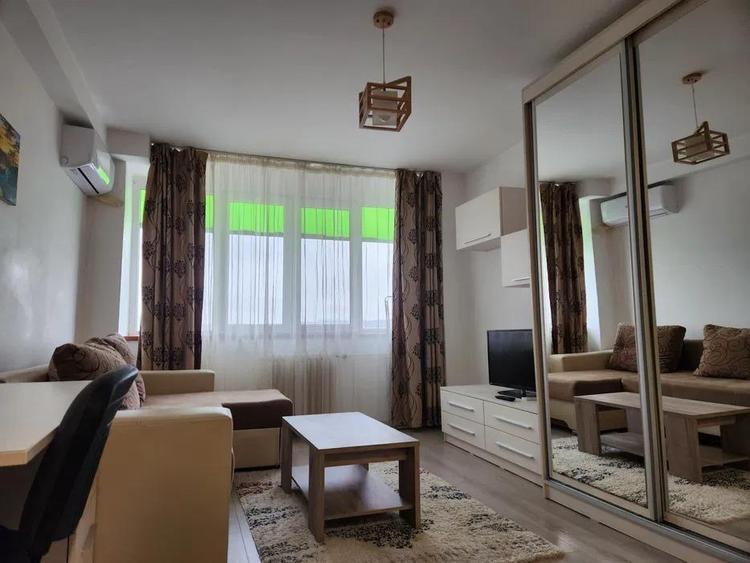 Garsonieră decomandată, mobilată în Podu Roș