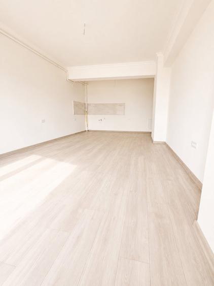 Apartament cu 3 camere decomandat în Energia