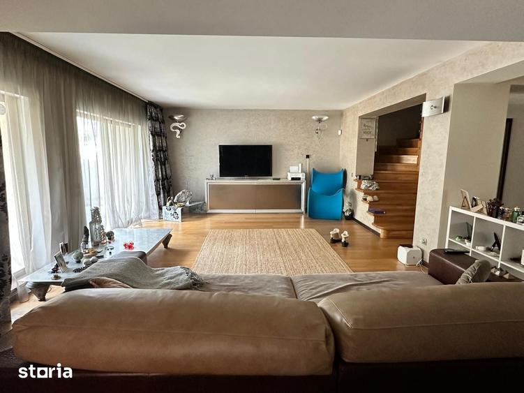 Casă cu 4 camere cu Teren 400 Mp în Central