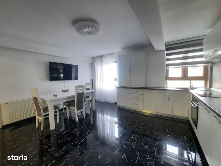 Apartament cu 3 camere decomandat în Cristian