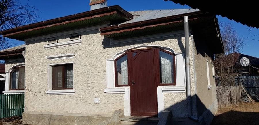 Casă cu 3 camere în Mărginenii de Sus
