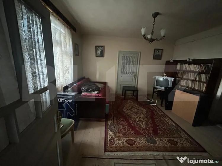 Casă cu 3 camere cu Teren 2700 Mp în Central
