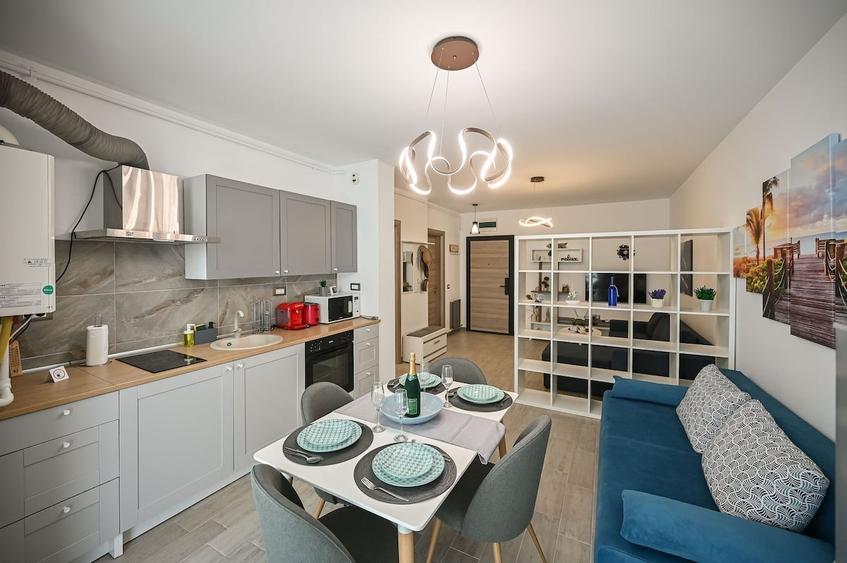 Apartament cu 3 camere decomandat în Mamaia-Sat