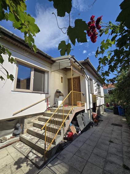 Casă cu 4 camere în Calea Dumbrăvii