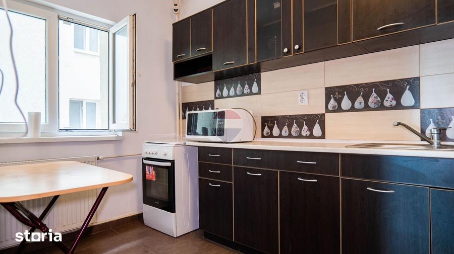 Apartament cu 3 camere în Tei