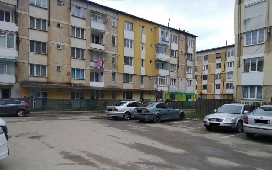 Apartament cu 3 camere decomandat în Dodeni