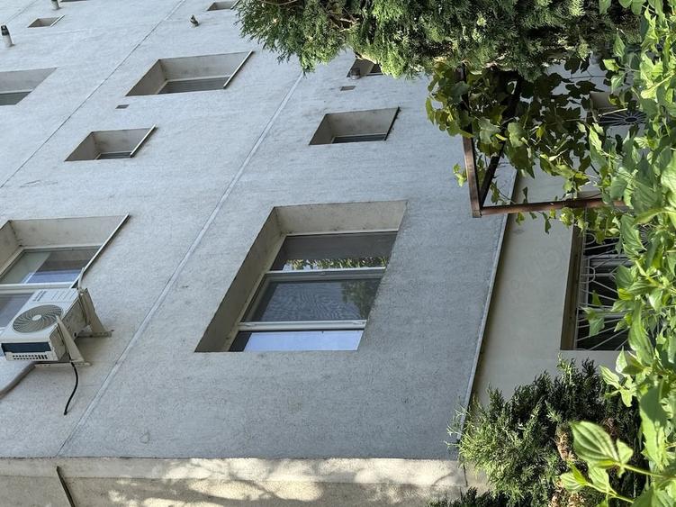Apartament cu 3 camere decomandat în Exterior Vest
