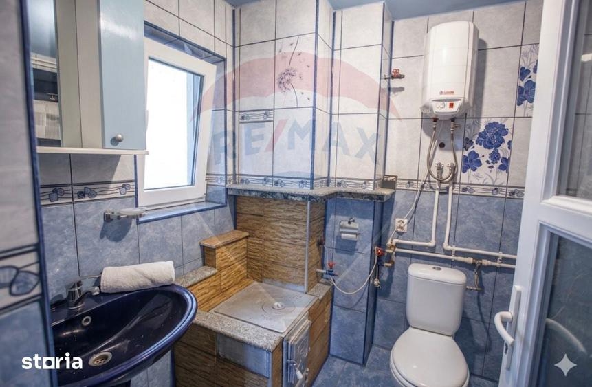 Casă cu 6 camere decomandat cu Teren 1100 Mp în Borca