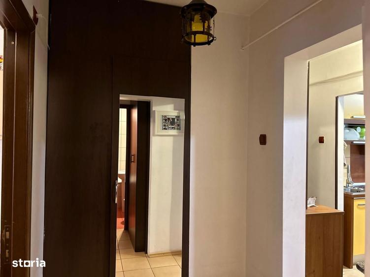 Apartament cu 3 camere decomandat în Piața Centrală