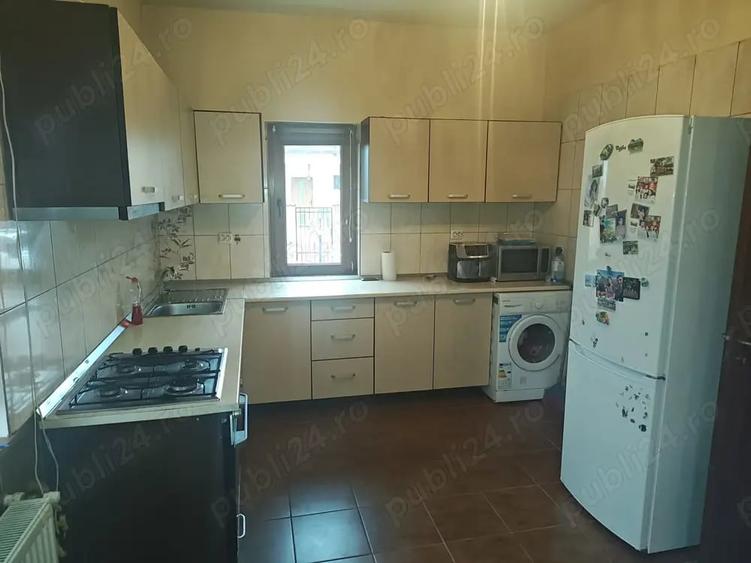 Casă cu 5 camere în Jiblea Veche