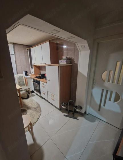 Apartament cu 4 camere semidecomandat în Central