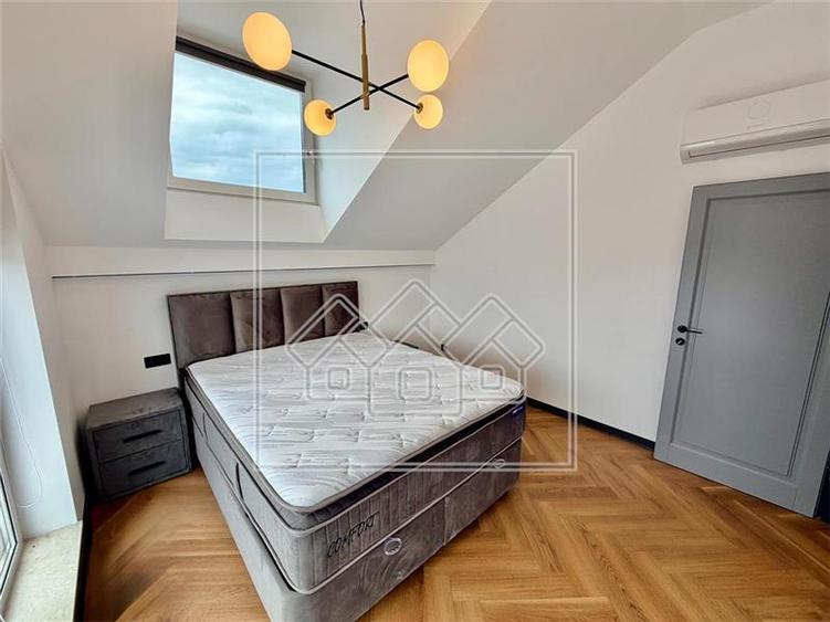 Apartament cu 3 camere nedecomandat, mobilat în Turnișor
