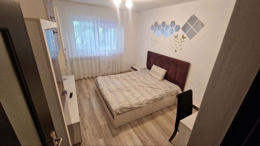 Apartament cu 3 camere decomandat în Micro 38