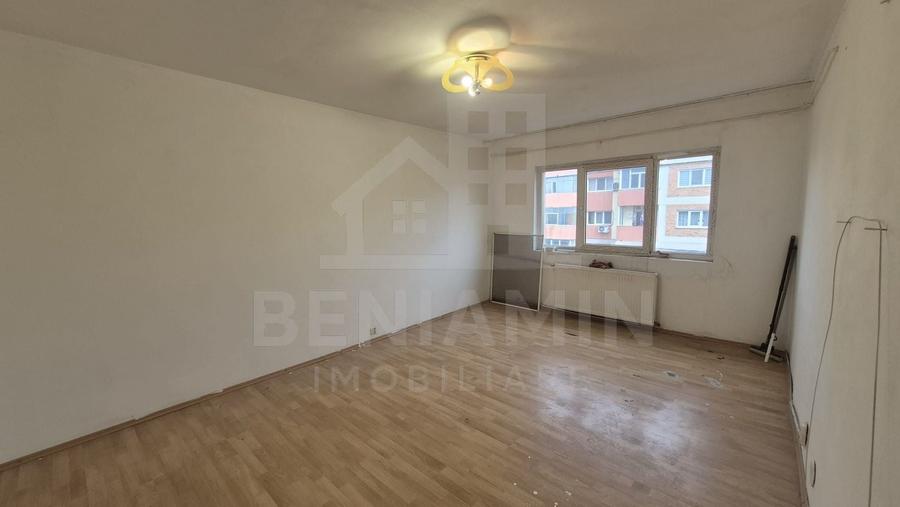 Apartament cu 2 camere decomandat în Rovine