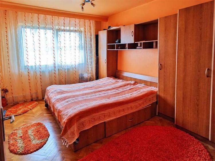 Apartament cu 2 camere decomandat în Vasile Aaron
