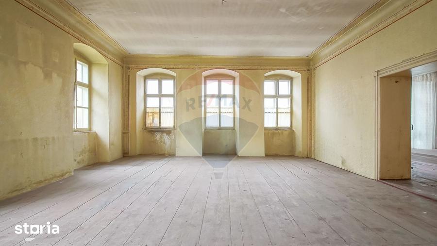 Casă cu 5 camere cu Teren 479 Mp în Schei