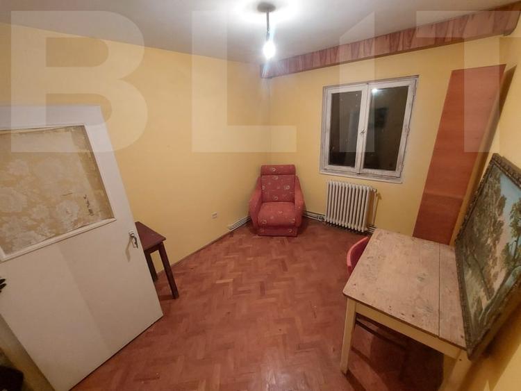 Apartament cu 3 camere semidecomandat, mobilat în Lugoj