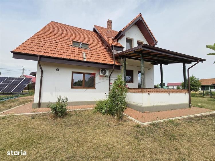 Casă cu 4 camere în Vocotești