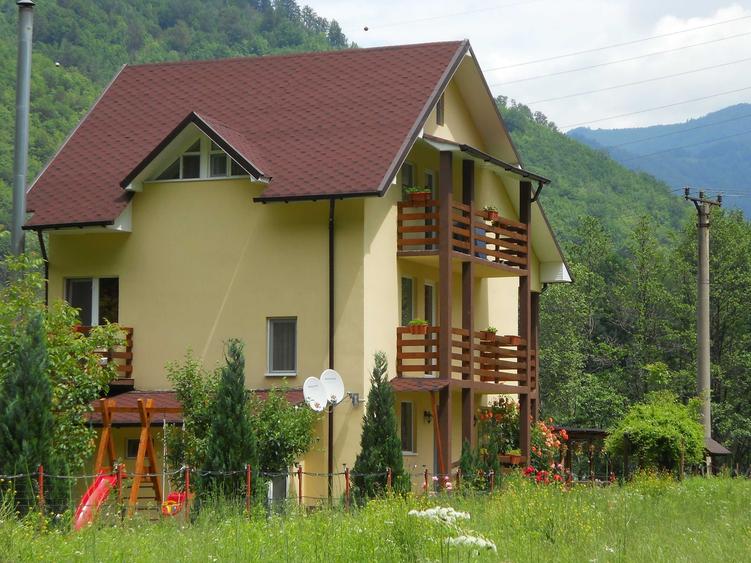 Casă cu 4 camere cu Teren 820 Mp în Malaia