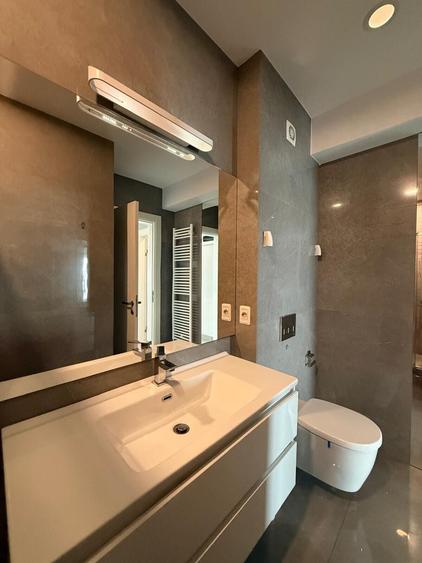 Apartament cu 3 camere semidecomandat, mobilat în Apărătorii Patriei