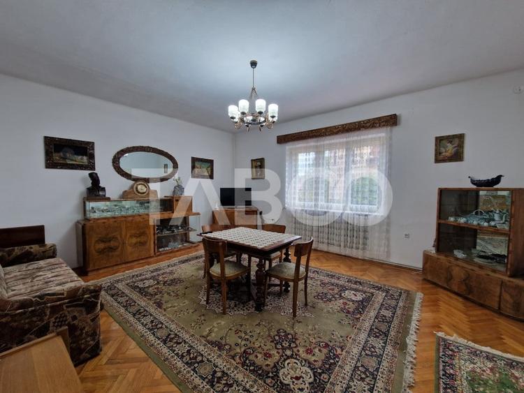 Apartament cu 4 camere decomandat, mobilat în Central