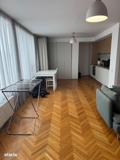 Apartament cu 6 camere în Victoriei