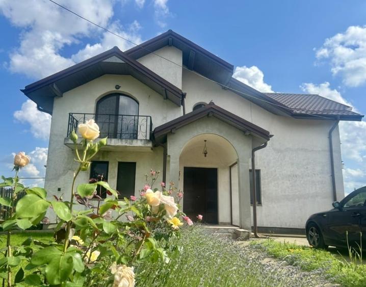 Casă individuală cu 6 camere în Central