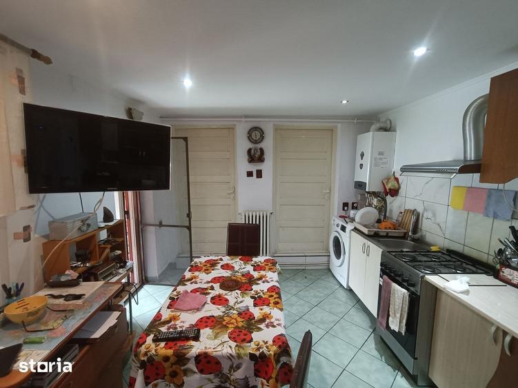 Casă cu 4 camere cu Teren 701 Mp în Central