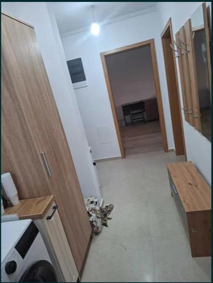 Apartament cu 2 camere decomandat, mobilat în Tractorul