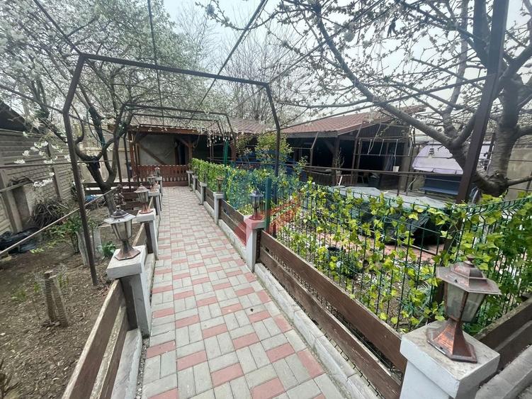 Casă individuală cu 5 camere cu Canalizare în Central