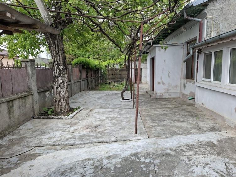 Casă individuală cu 3 camere cu Canalizare în Central