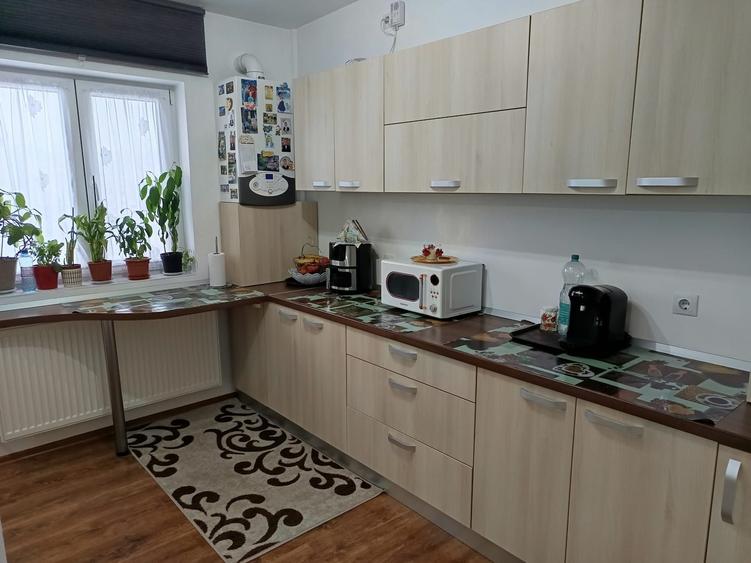 Apartament cu 4 camere decomandat în Central