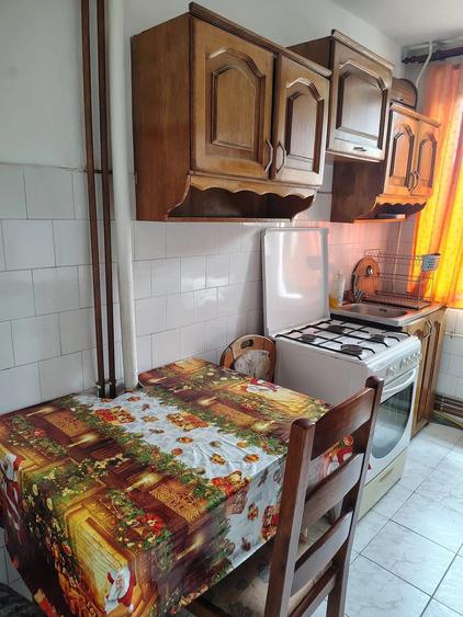 Apartament cu 3 camere decomandat în Spitalul Județean