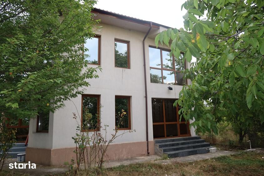 Casă cu 6 camere cu Teren 1141 Mp în Valea Călugărească