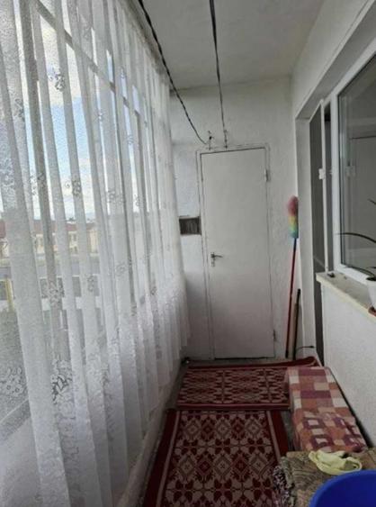 Apartament cu 3 camere semidecomandat în Gojdu