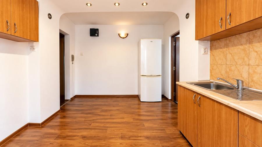Apartament cu 2 camere semidecomandat în Soarelui
