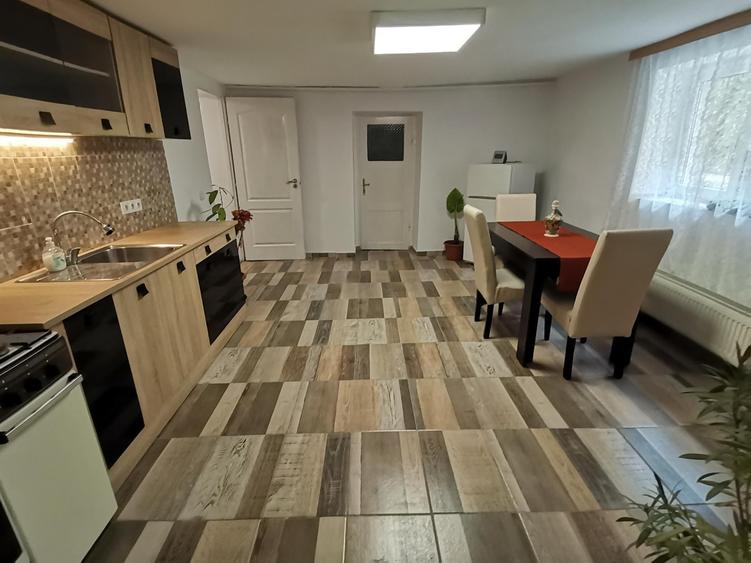 INCHIRIEZ apartament 2 camerea la casa ,renovat, zona Lazaret - 5