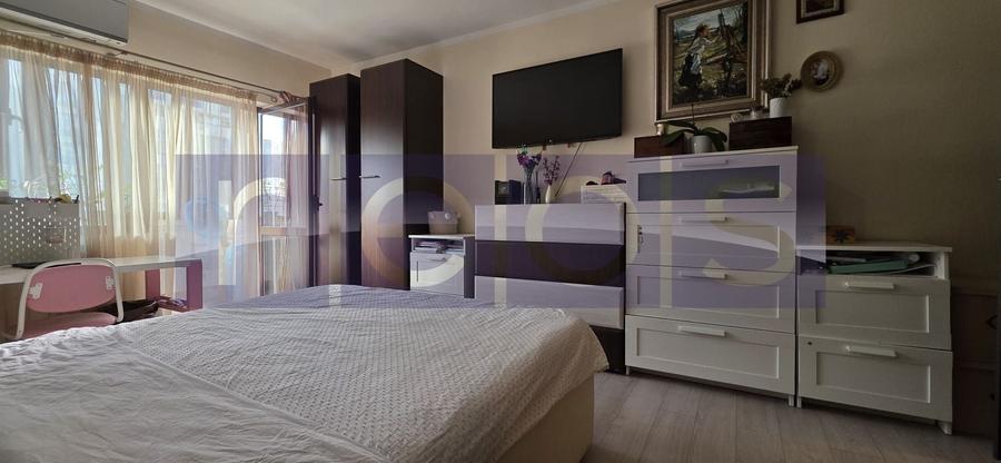 Apartament cu 4 camere decomandat, mobilat în Decebal